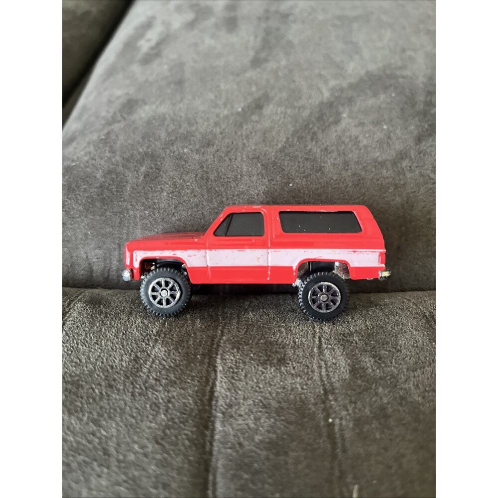 1979 79 Chevy Blazer K5 Collectible 1/64 Scale Diecast Diorama Model